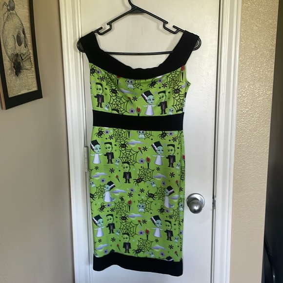 Green Spooky pinup Kreepsville dress - Picture 7 of 7